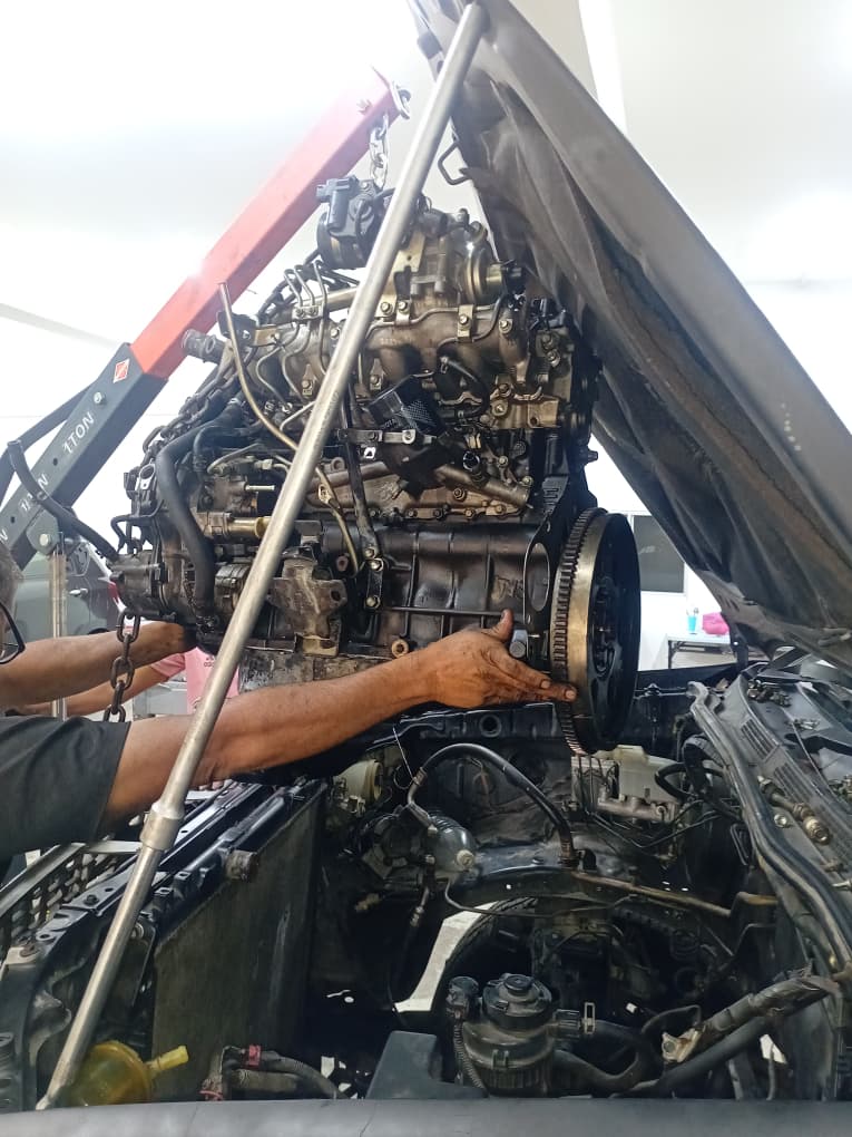 Engine drop gearbox servis
